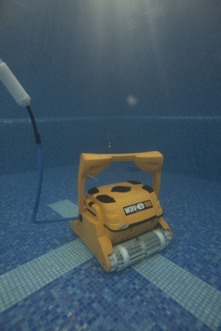 Baseino valymo robotas WAVE 100